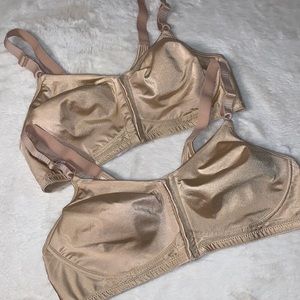 38C Playtex 18 hour front close bra set